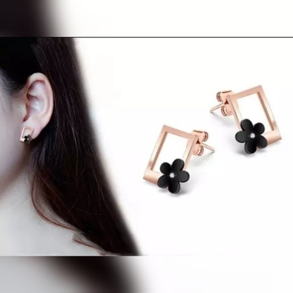 Couture Warrior Jewelry - 3/$20{Couture Warrior}Rose Gold Flower Earrings